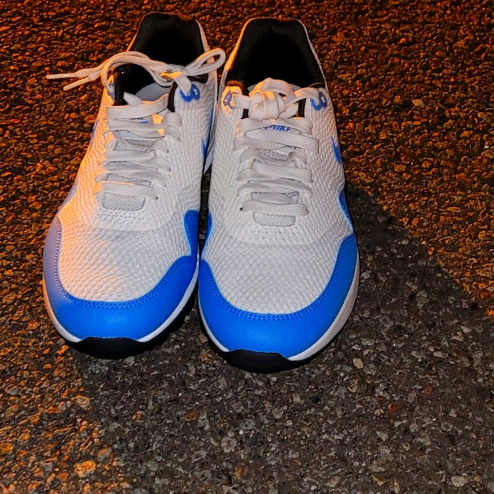Nikr Air Max womans running shoes.